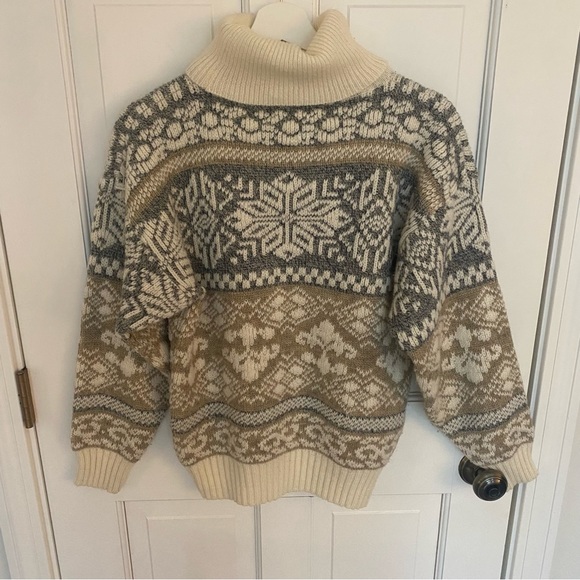 Vintage Fabrizio for Weatervane Fair Isle Turtleneck Sweater, size Small - Picture 3 of 3